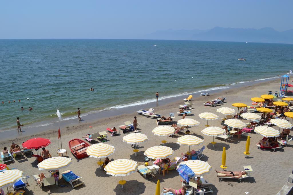 Casa Vacanze Dei Navigatori On The Sea Pontecagnano Exterior photo