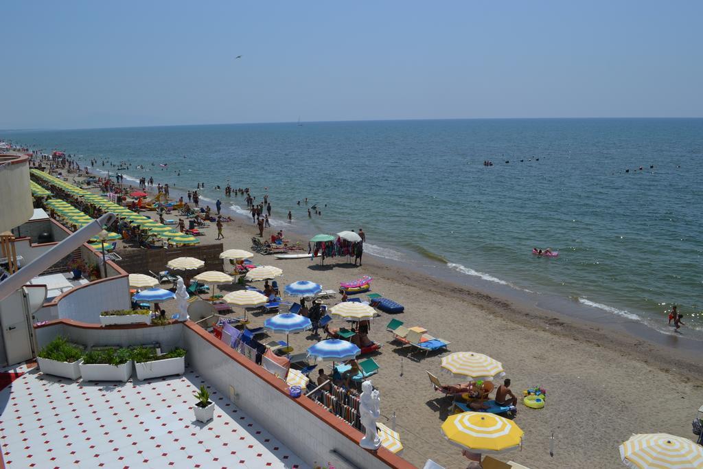 Casa Vacanze Dei Navigatori On The Sea Pontecagnano Exterior photo